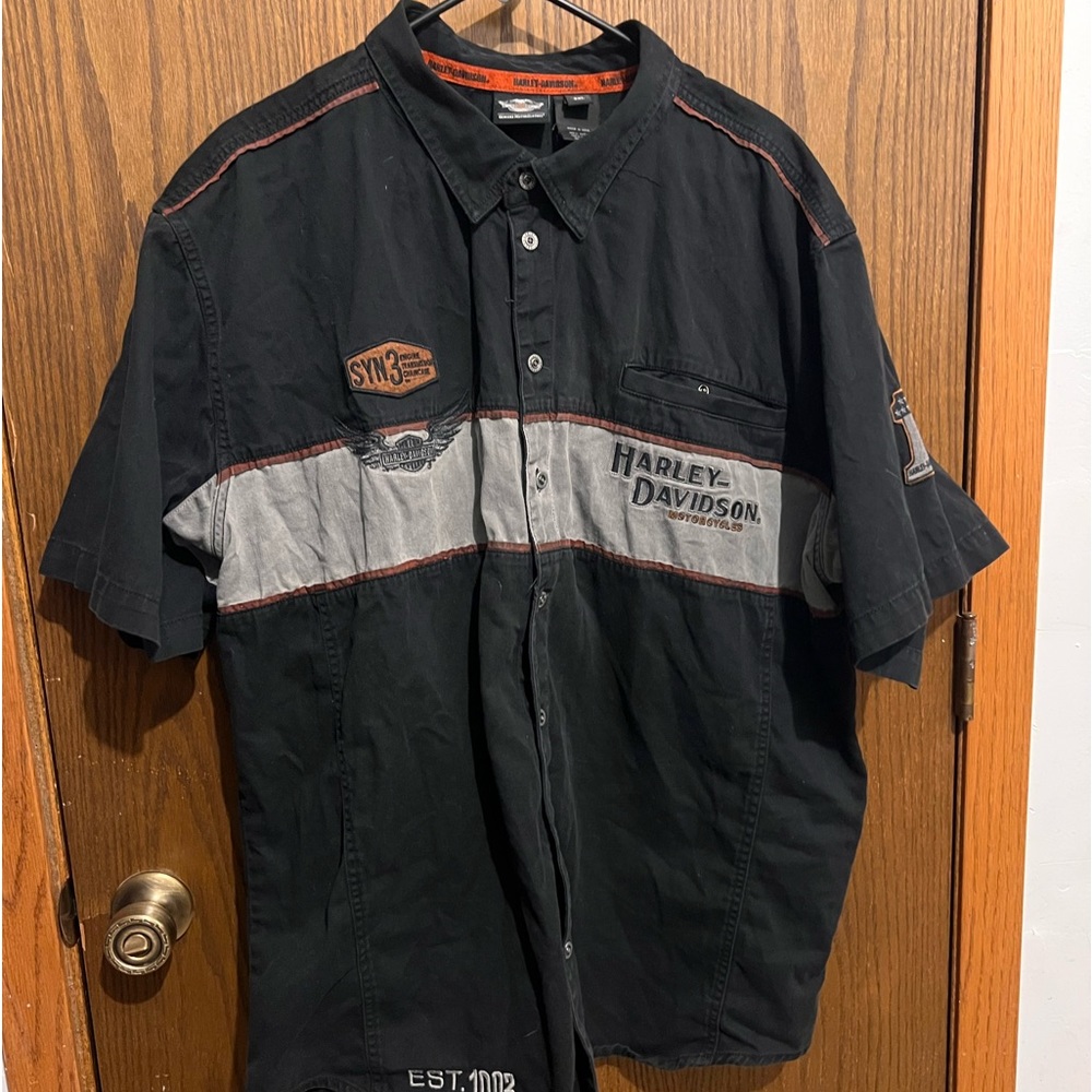 Men’s Harley-Davidsons button shirt .